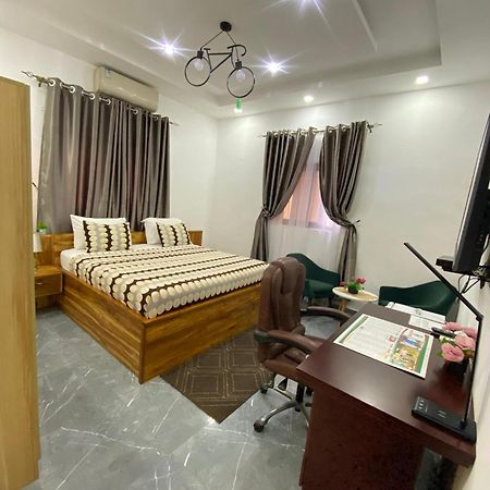 Marys Guest House Ломе Экстерьер фото
