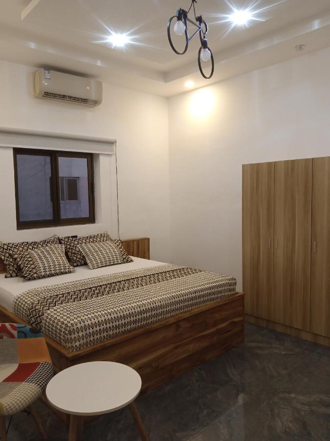 Marys Guest House Ломе Экстерьер фото