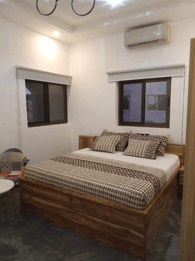 Marys Guest House Ломе Экстерьер фото
