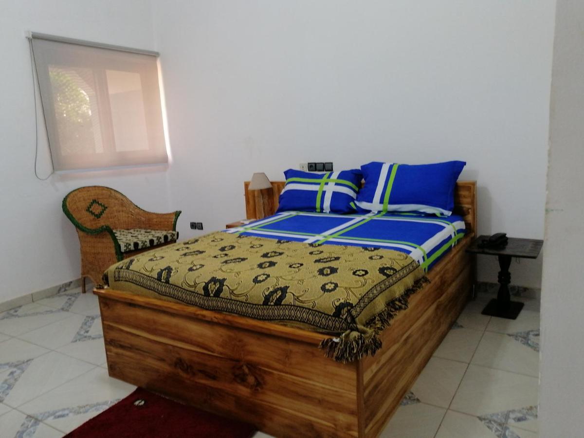 Marys Guest House Ломе Экстерьер фото