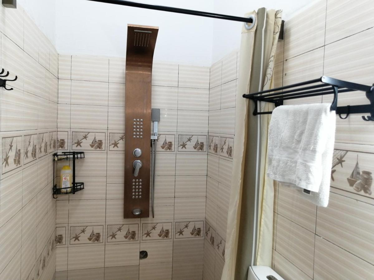 Marys Guest House Ломе Экстерьер фото